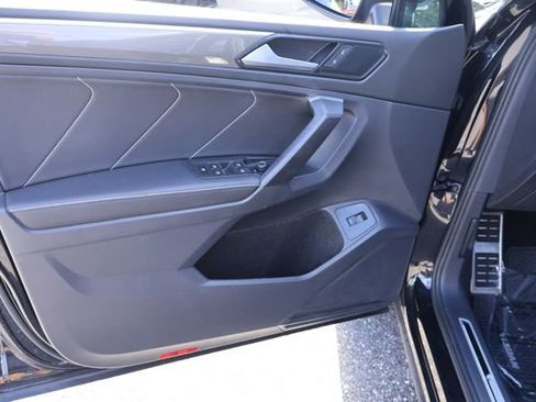 Certified 2023 Volkswagen Tiguan SE R-Line image 11