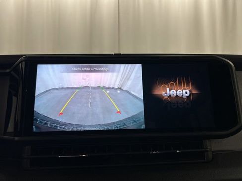 Used 2024 Jeep Wrangler Unlimited AWD/4WD image 19