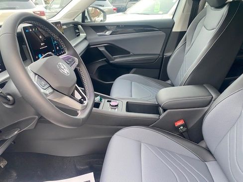 New 2026 Volkswagen Tiguan SE image 11