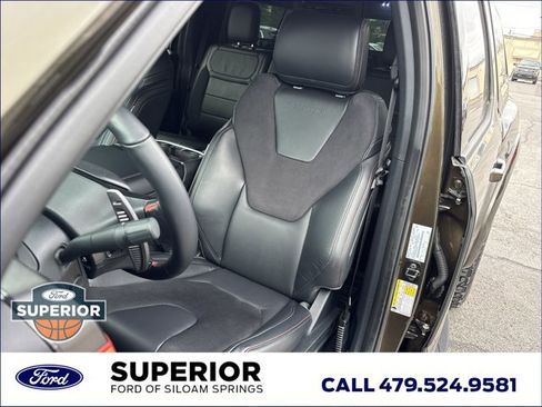 Used 2025 Ford F150 Raptor AWD/4WD image 22