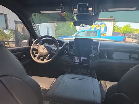 New 2026 RAM 2500 Limited AWD/4WD image 13