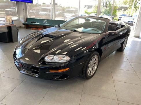 Used 2002 Chevrolet Camaro Z28 w/ SS Performance/Appearance Pkg RWD image 9