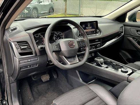 Certified 2025 Nissan Rogue SV AWD/4WD image 17