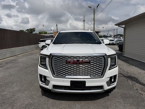Used 2022 GMC Yukon XL Denali AWD/4WD image 4