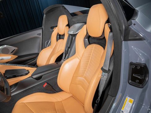 Used 2025 Chevrolet Corvette Stingray Premium Conv w/ Z51 Performance Package RWD image 21