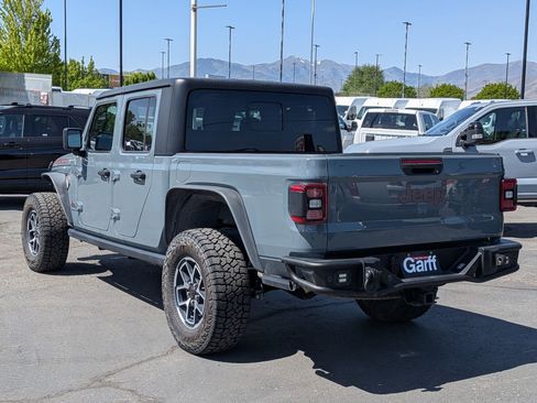 Used 2024 Jeep Gladiator Rubicon w/ Steel Bumper Group AWD/4WD image 8