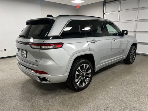 Used 2023 Jeep Grand Cherokee Overland AWD/4WD image 14