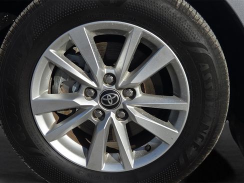 Used 2025 Toyota Camry XSE image 31