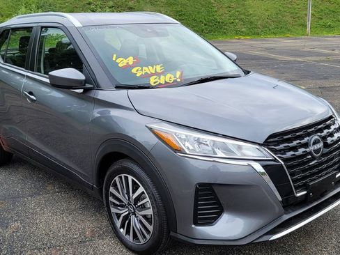 Used 2024 Nissan Kicks SV FWD image 2