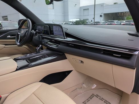 Used 2023 Cadillac Escalade Premium Luxury AWD/4WD image 39