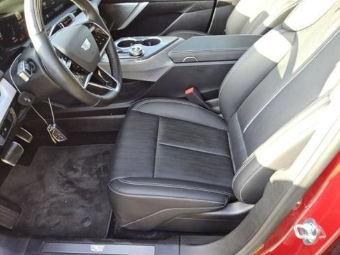 Used 2025 Cadillac Optiq Sport 2 AWD/4WD image 7