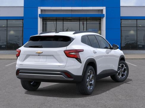 New 2026 Chevrolet Trax LT w/ LT Convenience Package FWD image 4