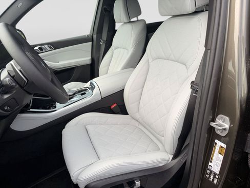 Used 2026 BMW X5 xDrive40i w/ M Sport Package AWD/4WD image 9