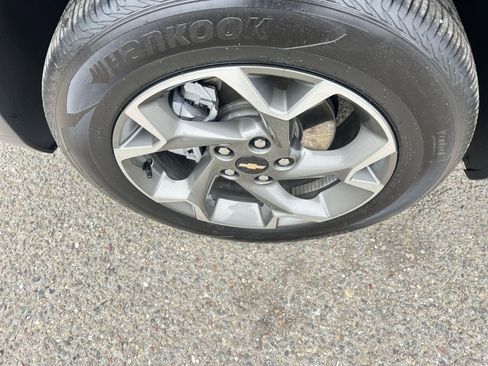 Used 2025 Chevrolet Trax LT w/ LT Convenience Package image 30