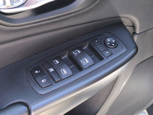 Used 2021 Jeep Cherokee Trailhawk w/ Sun, Sound & Nav Group AWD/4WD image 15
