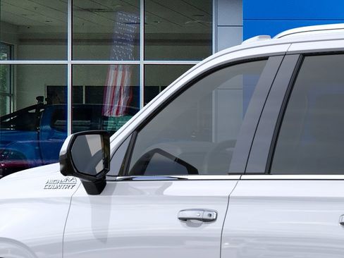 New 2026 Chevrolet Suburban High Country AWD/4WD image 12
