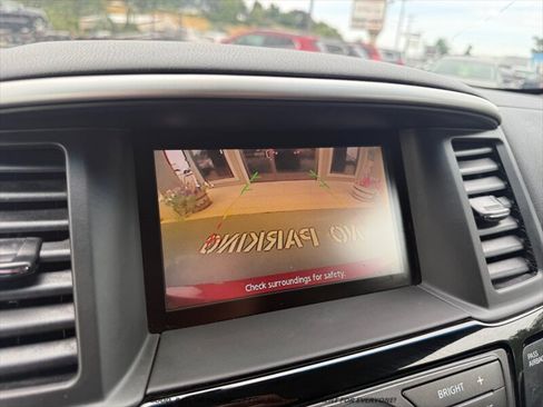 Used 2016 Nissan Pathfinder SV AWD/4WD image 13