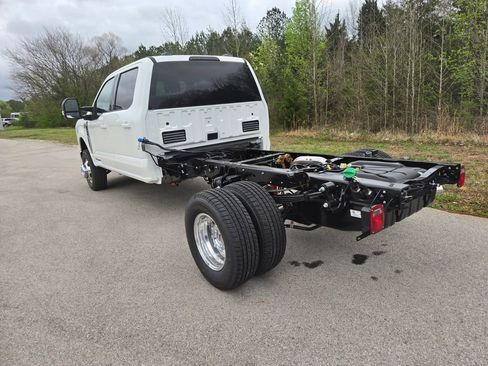 New 2026 Ford F350 4x4 Crew Cab DRW Super Duty image 3