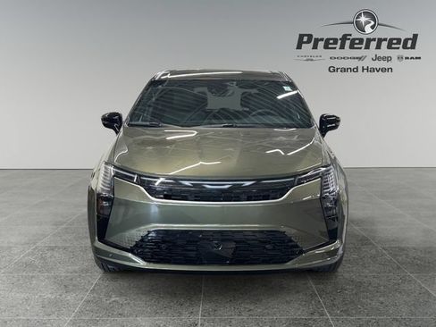 Used 2027 Chrysler Pacifica Select AWD/4WD image 11