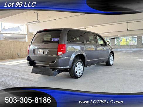 Used 2018 Dodge Grand Caravan SE w/ Power Convenience Group I FWD image 12