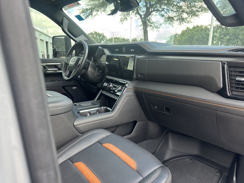 Used 2025 GMC Sierra 2500 AT4 w/ AT4 Premium Plus Package AWD/4WD image 15