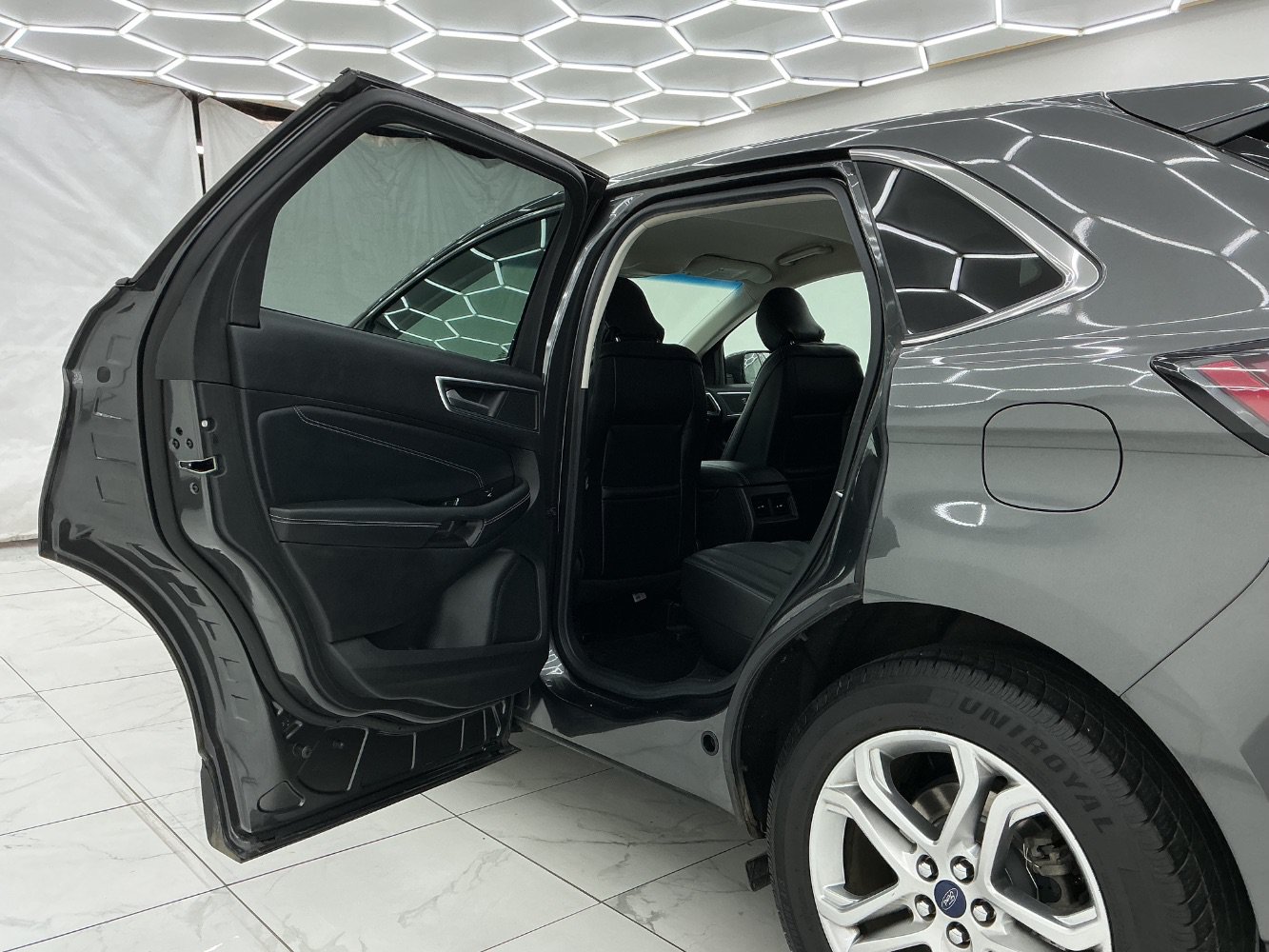 Used 2018 Ford Edge Titanium w/ Technology Package FWD image 22