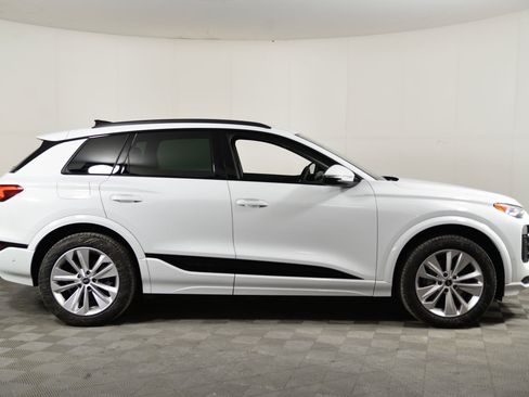 Certified 2025 Audi Q6 e-tron Premium w/ Convenience Package image 7