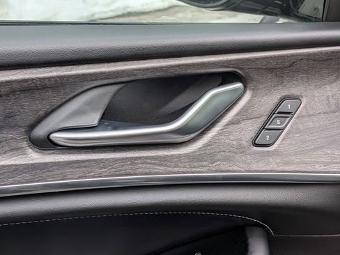 Used 2023 Jeep Grand Cherokee Overland image 11