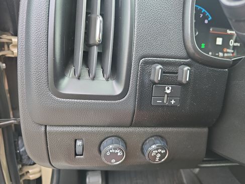 Used 2022 Chevrolet Colorado ZR2 AWD/4WD image 25