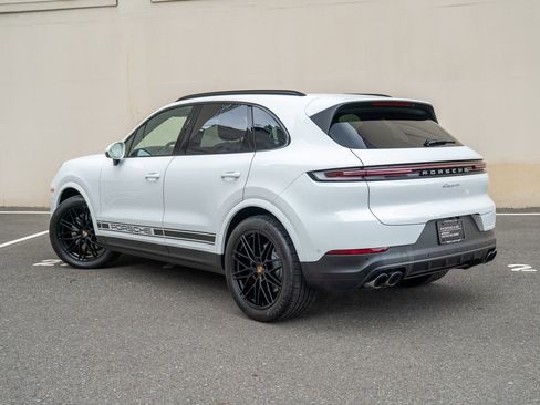 Used 2025 Porsche Cayenne image 3