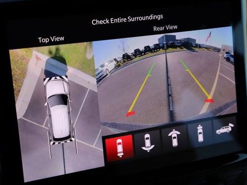 New 2025 Jeep Grand Cherokee Limited w/ Luxury Tech Group II image 32