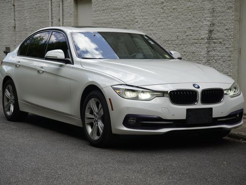 Used 2016 BMW 328i xDrive Sedan AWD/4WD image 9