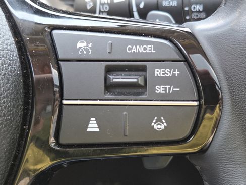 Certified 2023 Honda Pilot Touring image 10