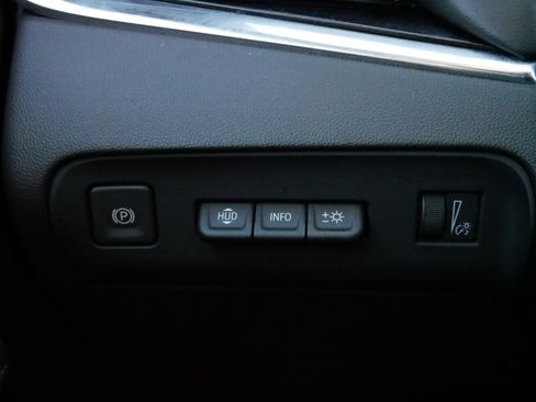 Used 2023 Buick Enclave Avenir w/ Avenir Technology Package image 26