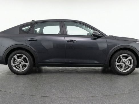 Used 2025 Kia K4 LXS image 11