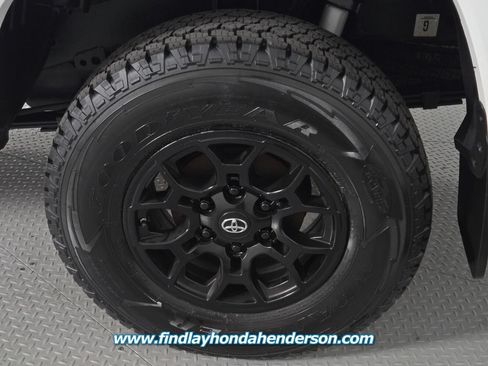Used 2019 Toyota Tacoma SR5 AWD/4WD image 10