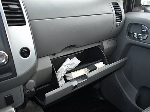 Used 2012 Nissan Frontier SV image 36