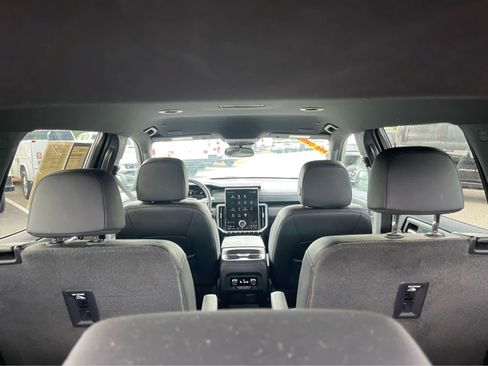 Used 2024 GMC Acadia Elevation w/ Luxury Package AWD/4WD image 23