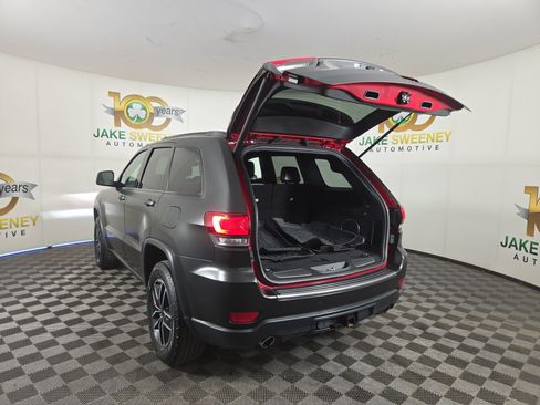 Used 2019 Jeep Grand Cherokee Trailhawk w/ Trailhawk Luxury Group AWD/4WD image 35