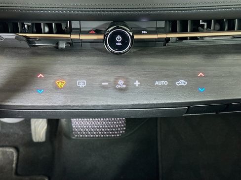 Used 2023 Nissan Ariya AWD image 24