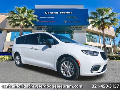 New 2026 Chrysler Pacifica Select