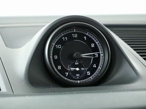 New 2026 Porsche Macan image 18