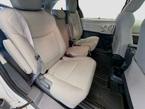 Used 2024 Toyota Sienna LE w/ LE Plus Package FWD image 15