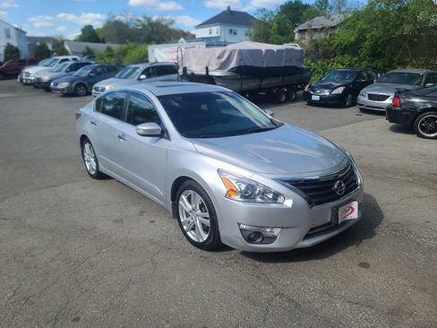Used 2015 Nissan Altima 3.5 SL FWD image 2