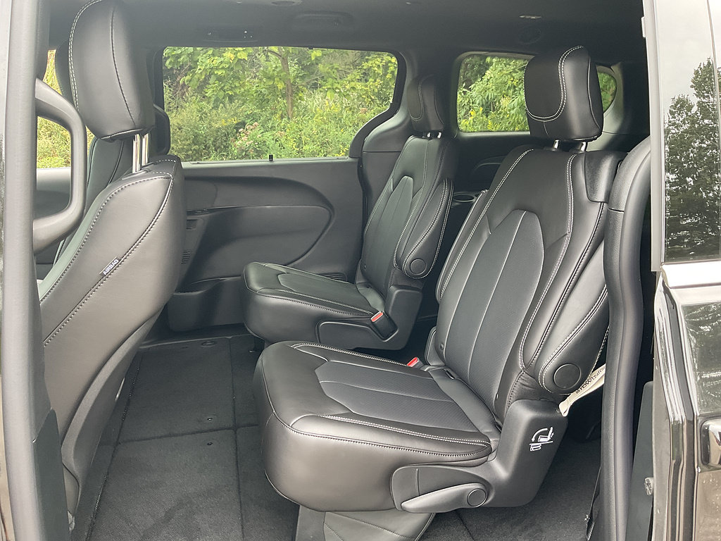 New 2027 Chrysler Pacifica Select AWD/4WD image 9