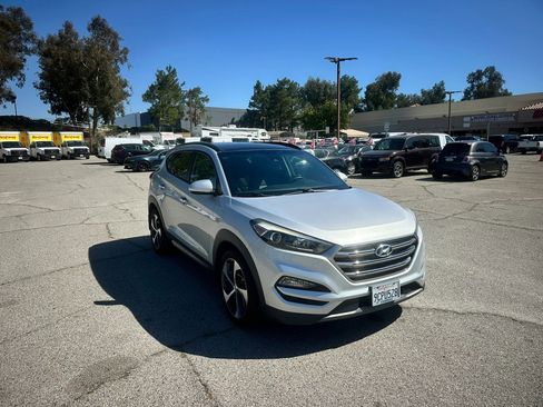 Used 2016 Hyundai Tucson Limited w/ Option Group 03 image 3
