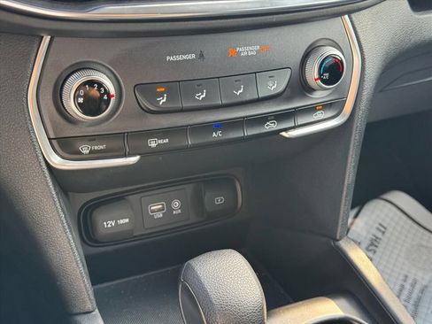 Used 2019 Hyundai Santa Fe SE FWD image 20