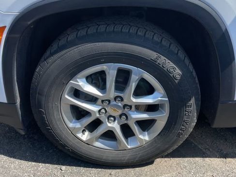 Used 2023 Chevrolet Traverse LS AWD/4WD image 7