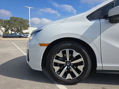 Certified 2026 Honda Odyssey EX-L image 14