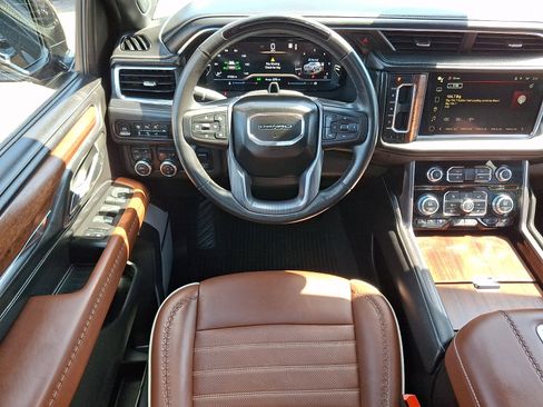 Used 2023 GMC Yukon XL Denali Ultimate AWD/4WD image 13